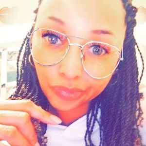 Meet your Posher, Talia